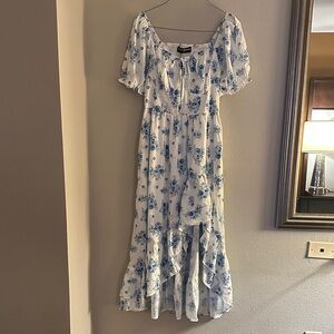 NWT Chic High-Low Blue Floral Dress w/ Left Leg Rise